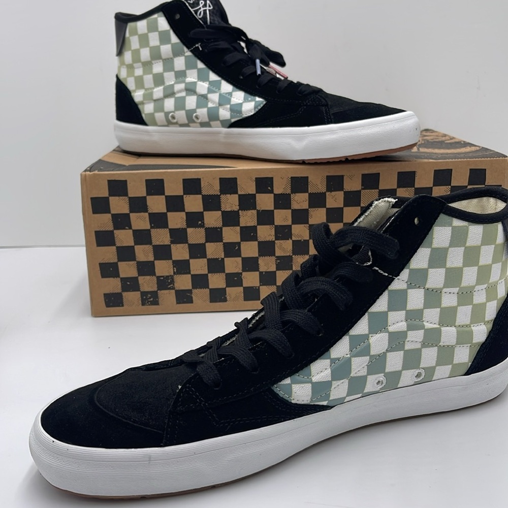 Vans WMNS High-Top Sneakers The Lizzie
Checkerboard Black/Multi
VN0A4BX1BML - Picture 15 of 16